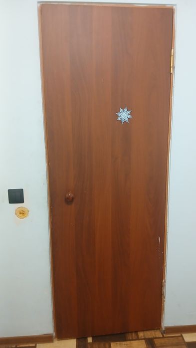 Двери деревянные.