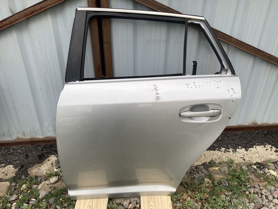 Дверь Тойота Авенсис универсал Avensis