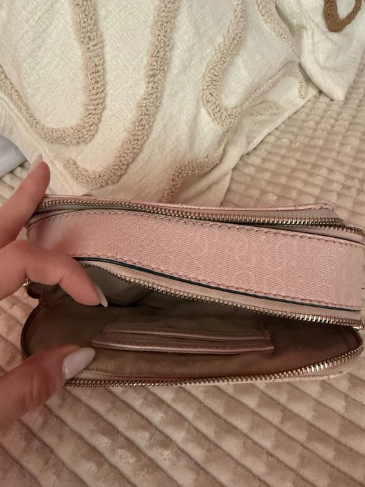 Дамска чанта Guess