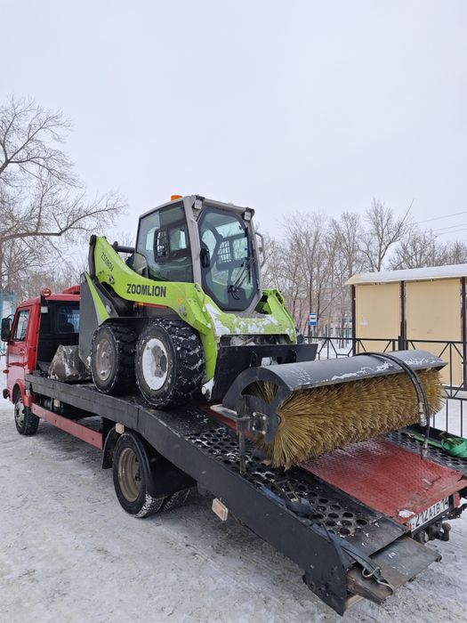Мини погрузчик для уборки снега.