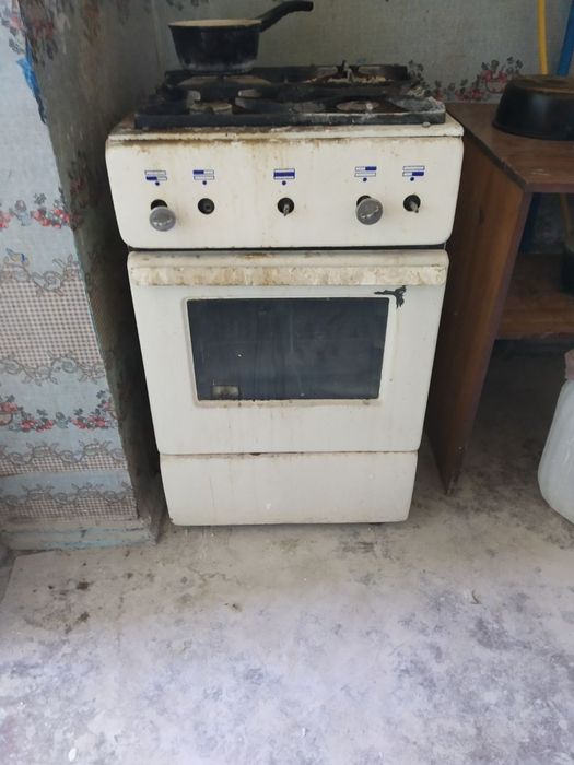 Продам газовую плиту.