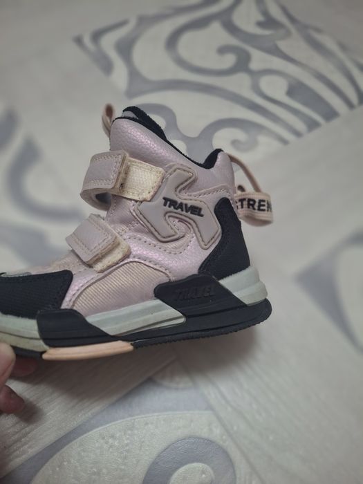 Продам ботинки для девочки