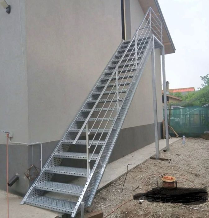 Scara de exterior industrial