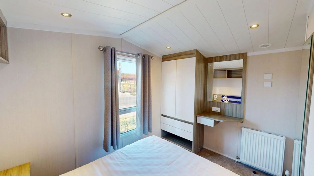 Alta Casă mobilă Swift Soleil nr. 099 | Tâmplărie PVC și încălzire centrală cu calorifere | 9 x 3 m | 2 dormitoare și 1 baie