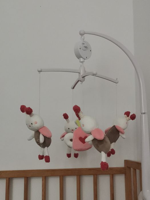 Carusel muzical pentru pătuț