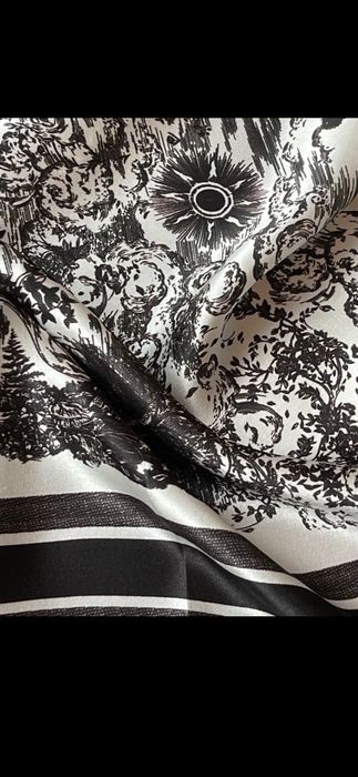 Eșarfă Christian Dior, 100% mătase, 70x70cm, preț fix