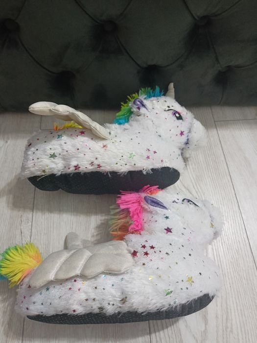 Papuci pufoși unicorn