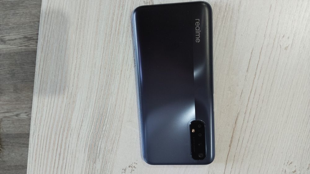 Смартфон Realmi 7