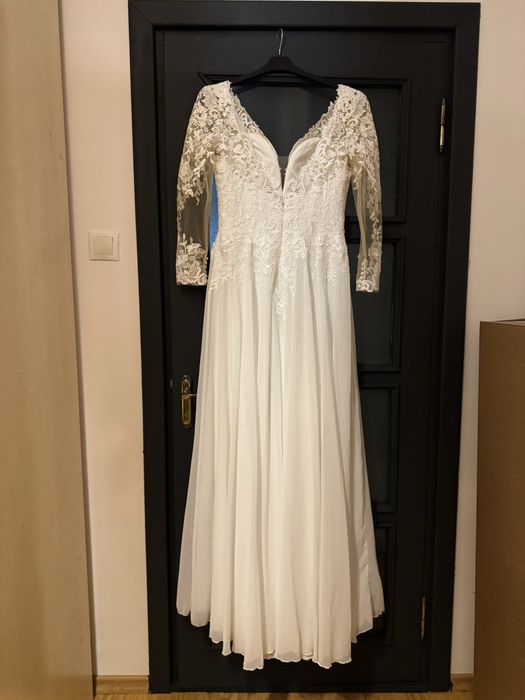 Rochie mireasa cu crinolina