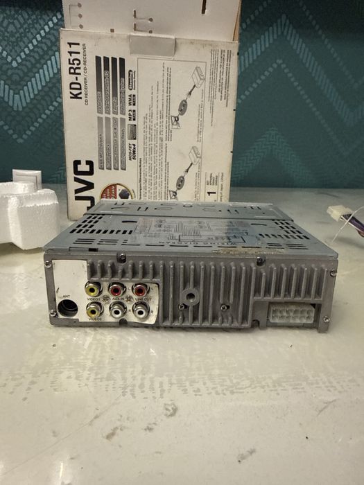 Продам магнитолу старую JVC