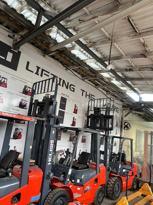 Электрический вилочный погрузчик /elektrli pogruzchik/ HELI CPD18 3м