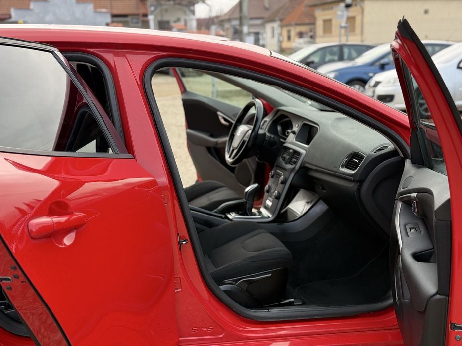 Volvo V40 1.6 115 CP 2013 Euro 5 SE POATE IN RATE