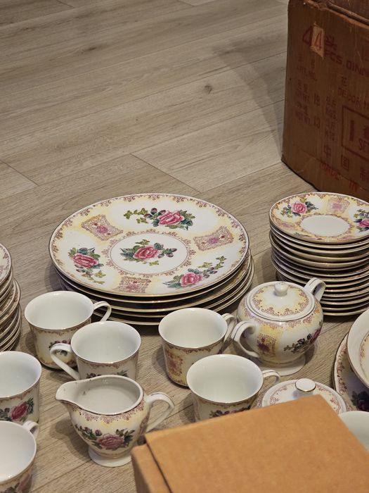 Set portelan diverse farfurii/cesti/vase