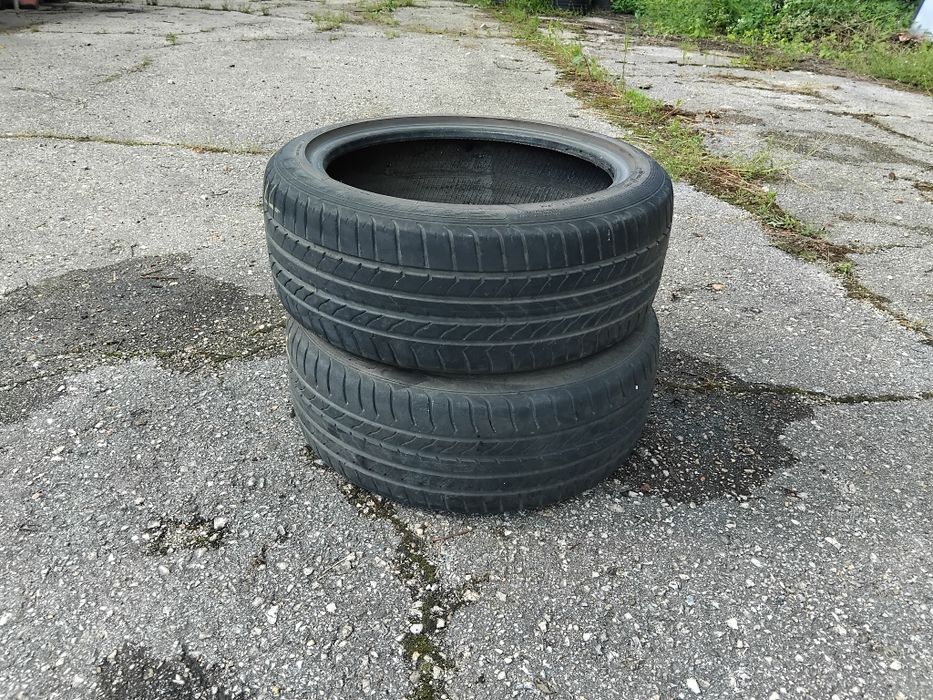 Гуми 225 45 18 Гудиър Goodyear 2 броя - нов внос. Не са нови!
Гумите са нов внос и са запазени, без забележки по структурата. Подходящи за дъл