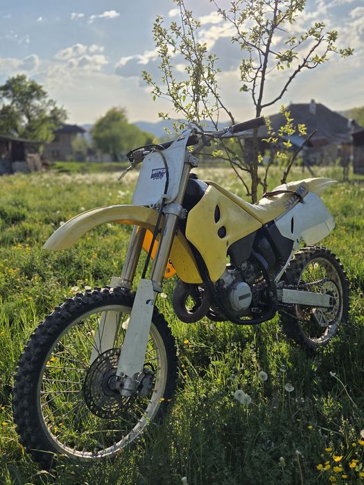 Cross suzuki 125 2 timpi se vinde urgent