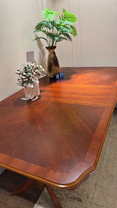 Стол для гостиной , в отличном состояний