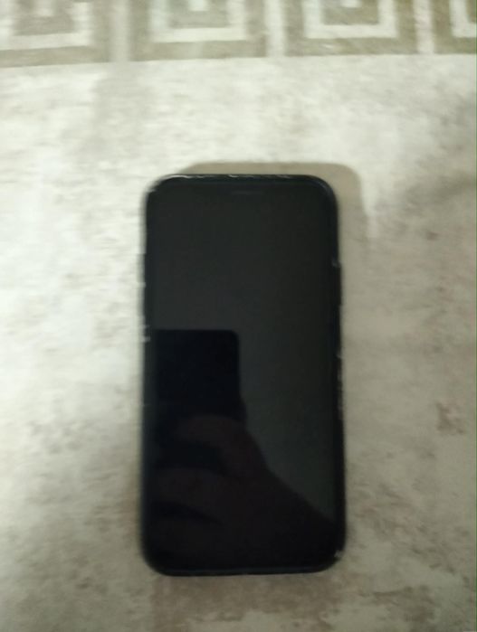 Vand iphone 11 telefonu vine cu husa