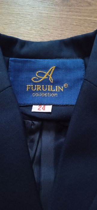 Продам новый школьный костюм на девочку