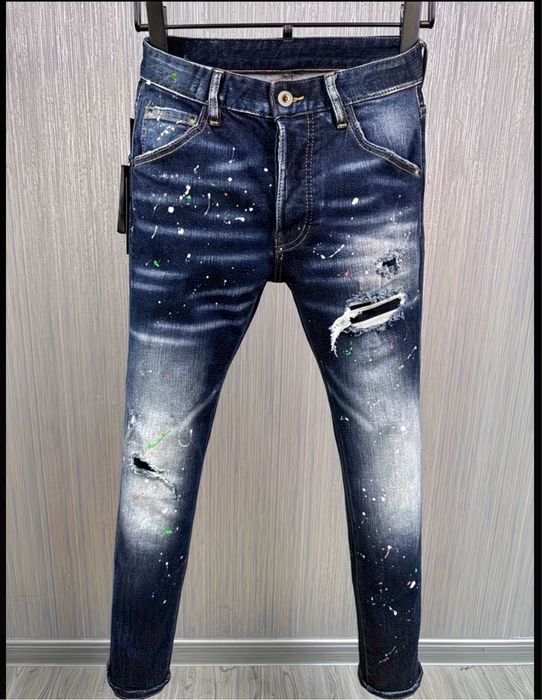 Pantaloni de dama rupti la moda