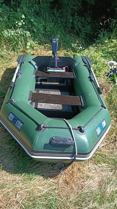 Barca profesionala de pescuit "Aqua Storm",motor electric puternic de 75 lbs,plus baterie dedicata "Explorer Marine"