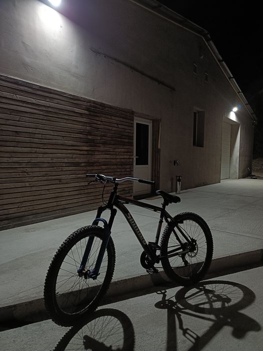 bicicleta hardtail pregatita de downhill