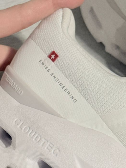 Продам кроссовки оригинал Oncloud