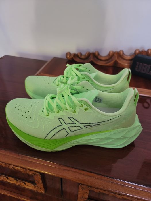Vand Asics Novablast
