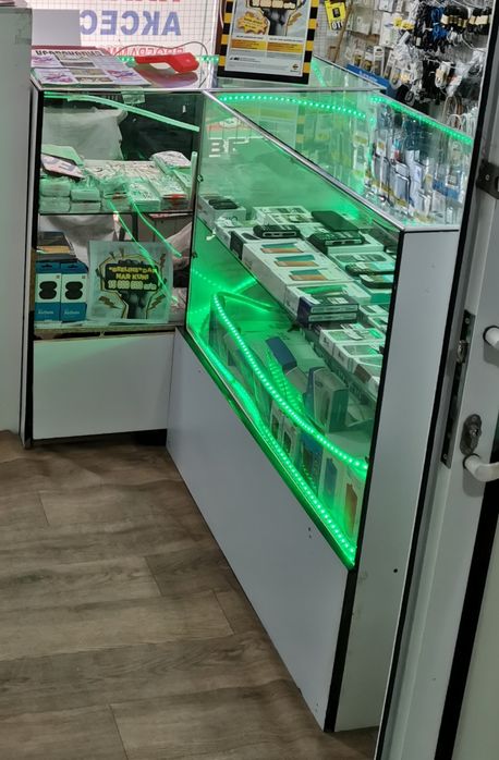 Mebel Vitrina sotiladi