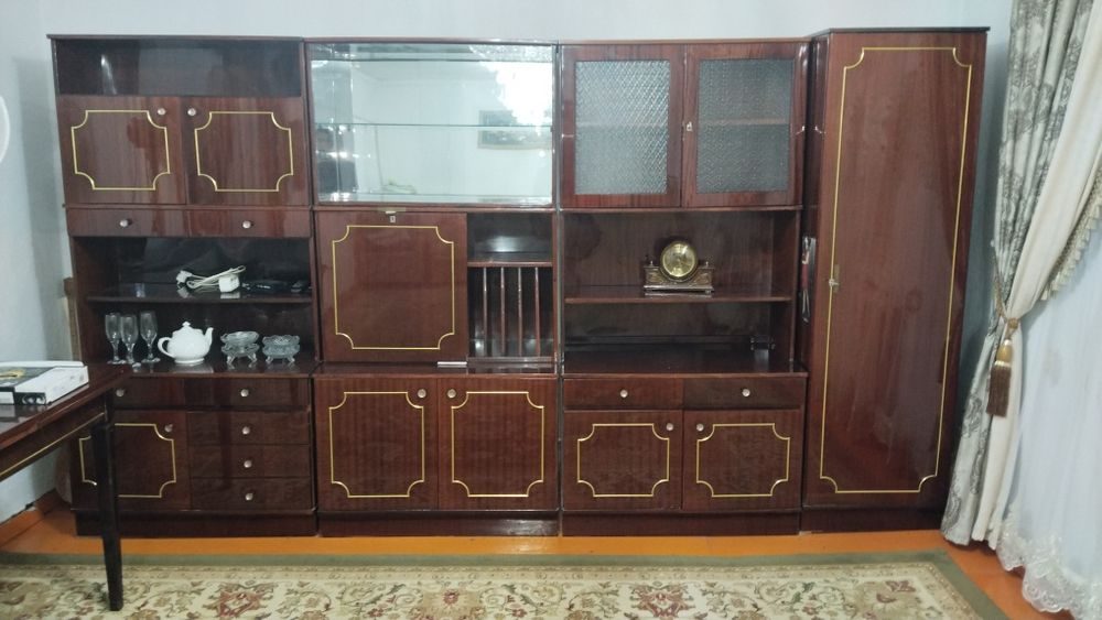 Продается стенка чистое дерево в хорошем состоянии