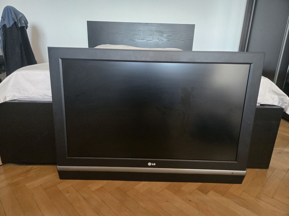 TV LG diagonala 90