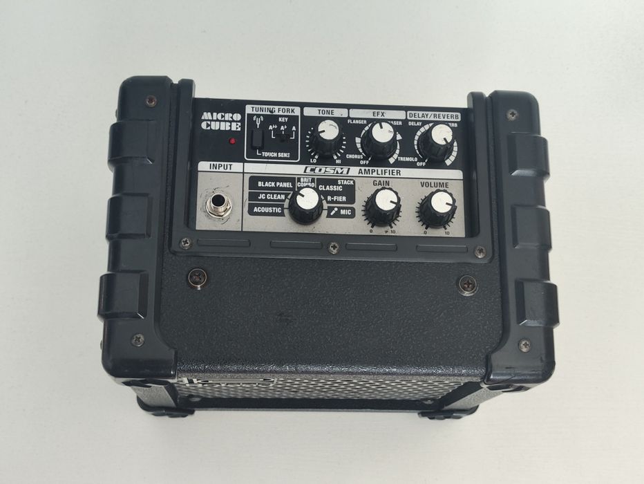 Продаю гитарный комбоусилитель Roland Micro Cube.