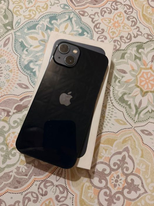 Продам айфон 13