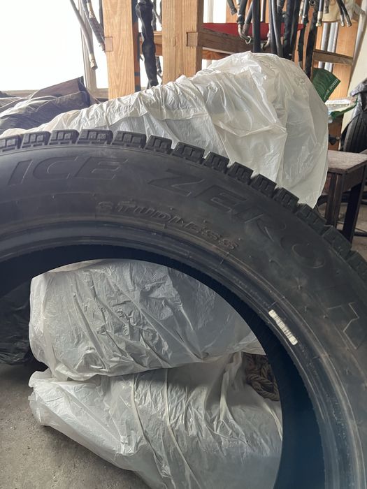 Pirelli Ice zero 235/55/R19