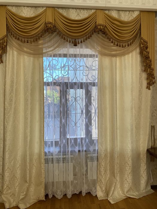 Шторы с ламбрекеном для зала