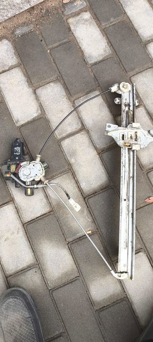 Стеклоподъёмник на Рав4