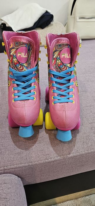 Vând patine cu rotile