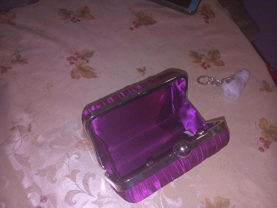 Продам клатч (маленькая элегантная сумочка)