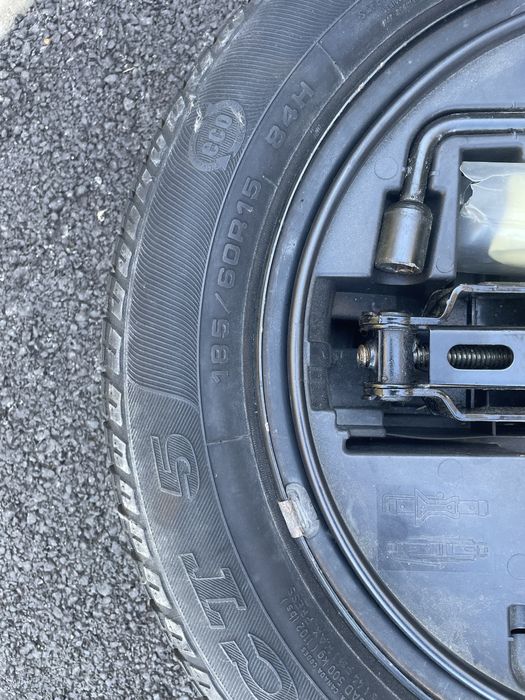 Резервна гума, крик, ключ и кука за Citroen C3