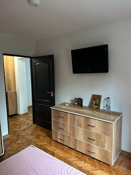 Închiriez apartament doua camere, zona  Cristian  Oancea.