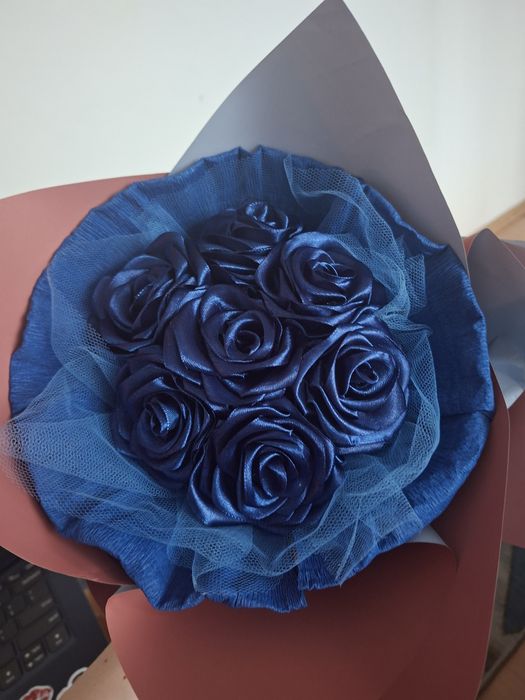 Buchet 7 trandafiri satin