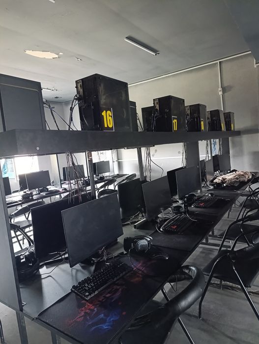 Kompyuterxona sotiladi