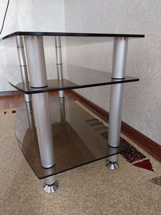 Продам  стеклянный столик