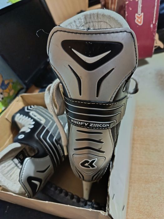 Коньки хоккейные 40 р-р.