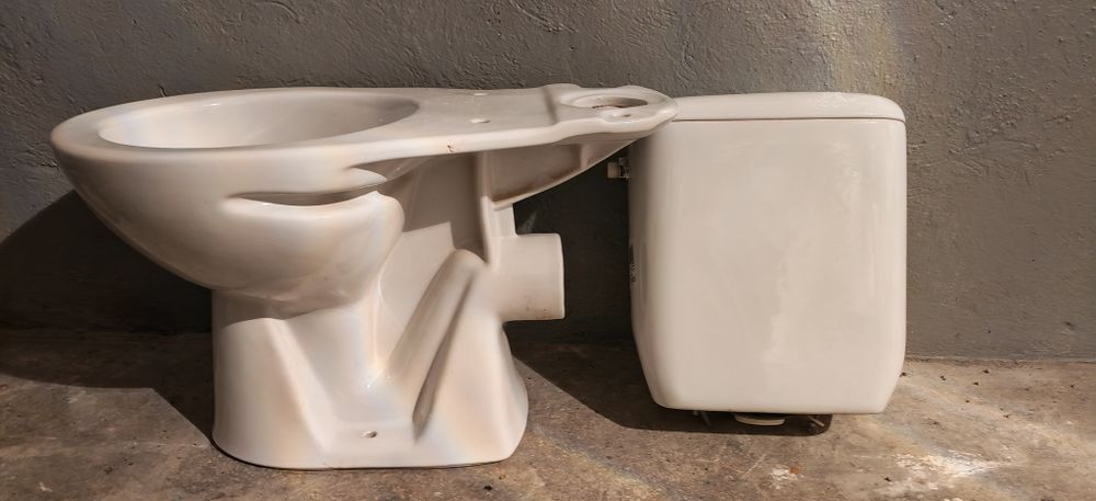 Set vas wc și rezervor rog SMS nu merge mesageria OLX