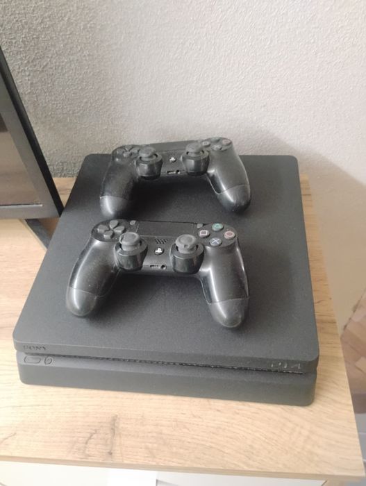Se vinde PS4 pro 512