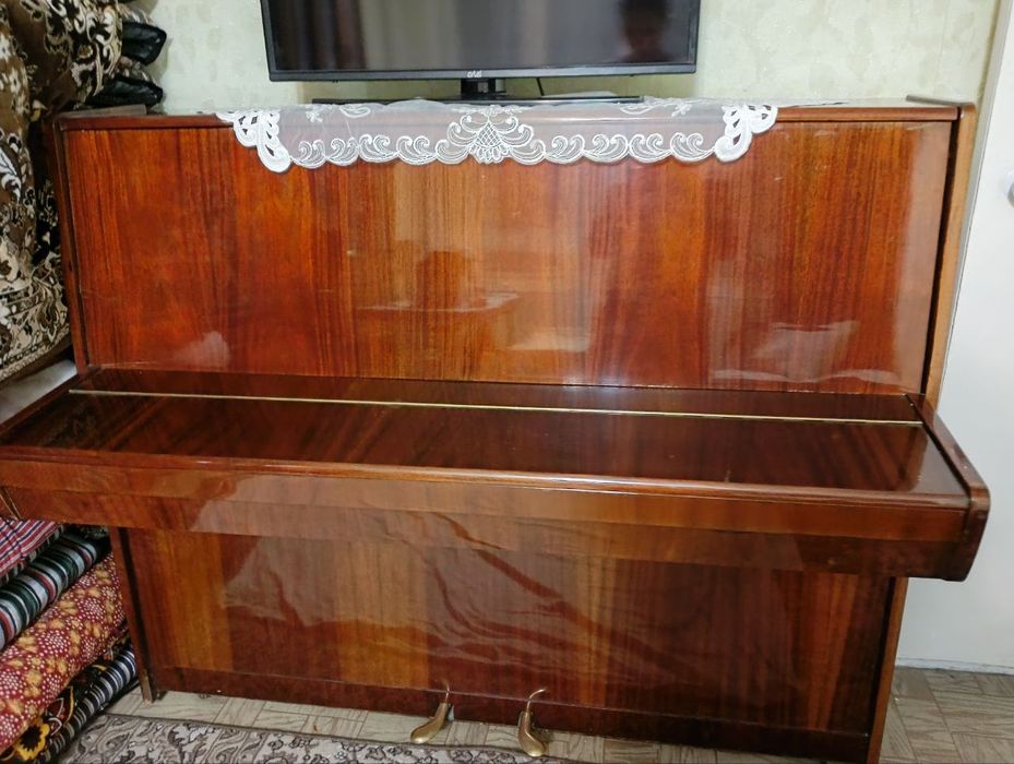 Пианино Ласточка сотилади холати зур квартира да турган чалувчилар йук