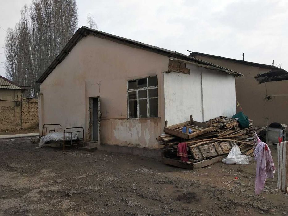 Янгийўл туманида арзон ҳовли сотилади. 18 000$. 6 cотих 1 сотих захват