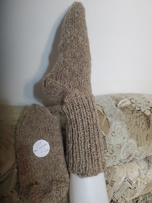 Ръчно  плетени  дамски  чорапи  от  вълна.  Размер  37