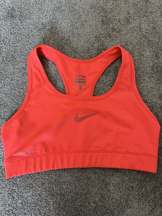 Потници и бюстиета Nike