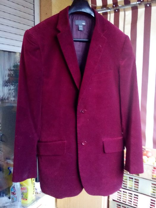 Продавам мъжки костюми и сака